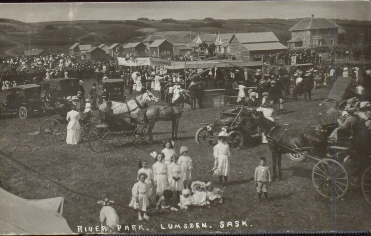 Crowd at River Park, about 1912